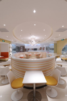 甜品店空間設(shè)計實景圖,甜品店空間設(shè)計圖片