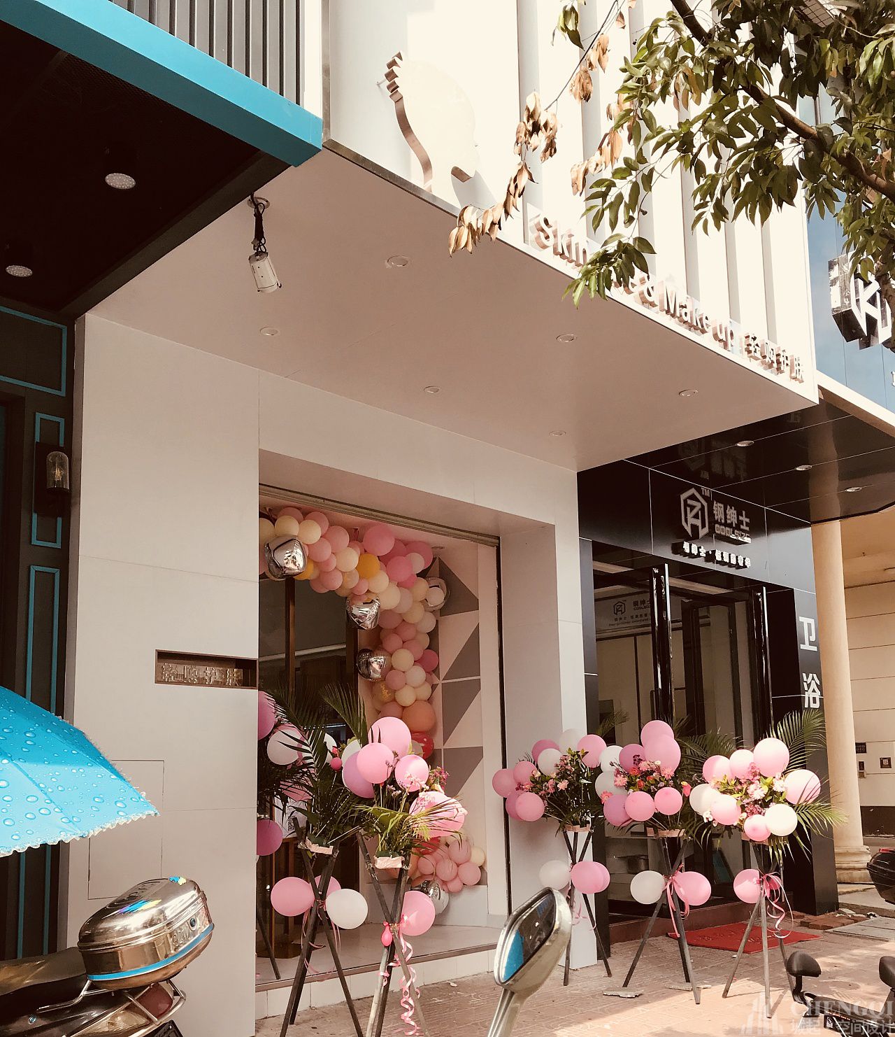 護膚品店裝修設(shè)計實景圖,護膚品店裝修設(shè)計布局圖