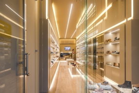 鞋店裝飾設(shè)計(jì)布局圖,鞋店裝飾設(shè)計(jì)實(shí)景圖