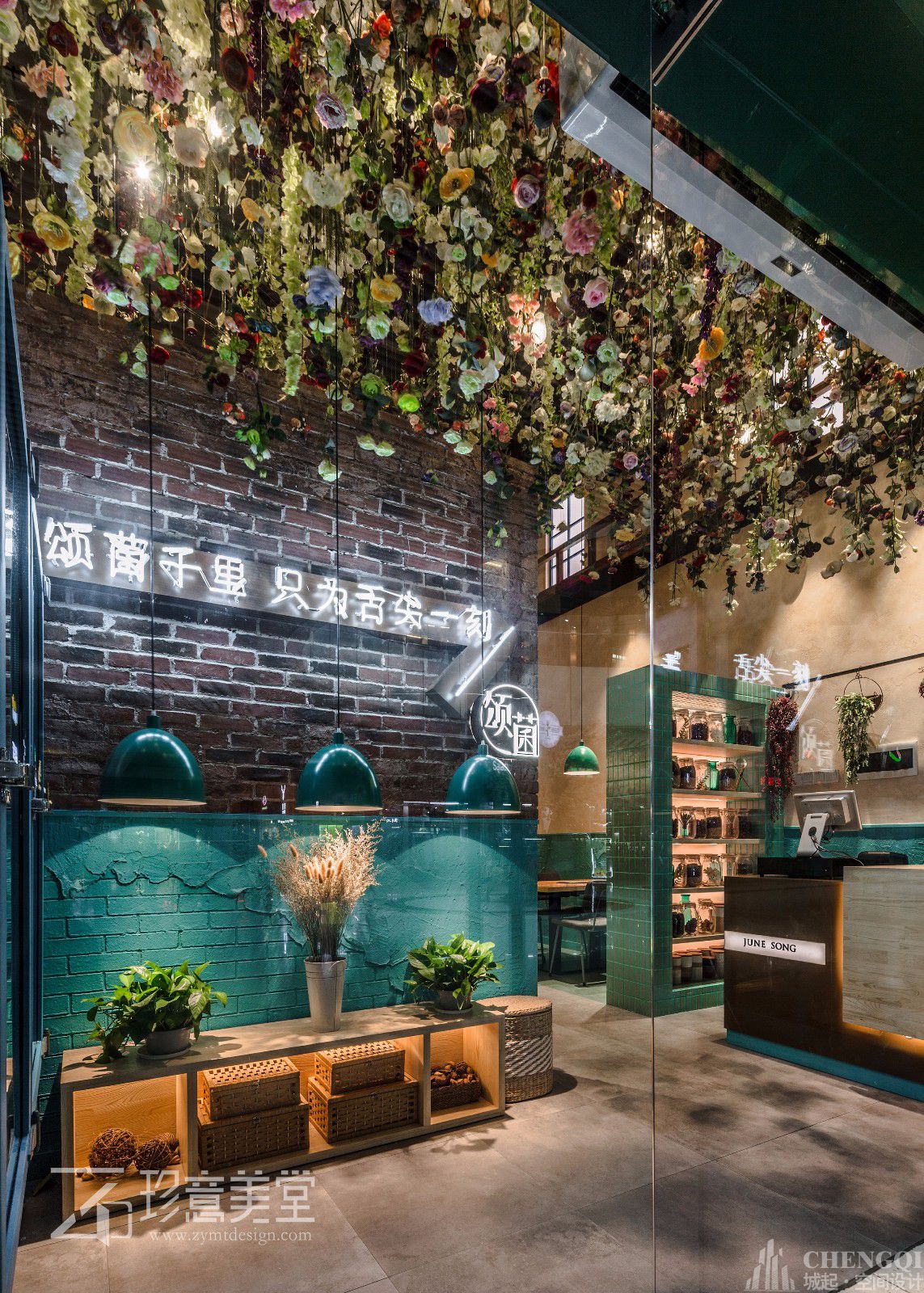 主題餐廳裝飾實(shí)景圖,主題餐廳裝飾布局圖