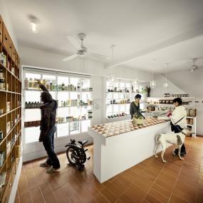 大型連鎖便利店貨架裝修設(shè)計實景圖
