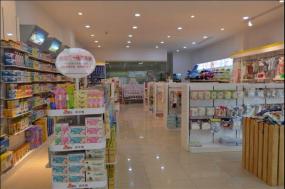 孕嬰店室內(nèi)掛衣架裝修效果圖片