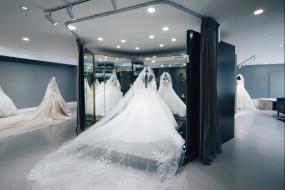 現(xiàn)代時尚婚紗禮服店面裝修效果圖片