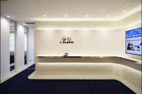 現(xiàn)代簡約辦公室隔斷裝修圖