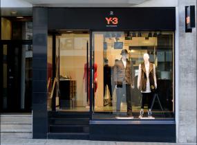 最新服裝店室內(nèi)吊頂裝修設(shè)計(jì)效果圖片