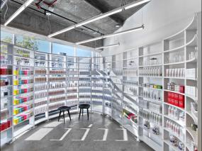 現(xiàn)代簡約黑白風(fēng)格化妝品店裝修效果圖