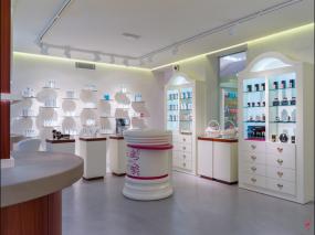 大型商場化妝品店裝修設(shè)計效果圖