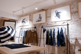 商場(chǎng)歐美服裝店裝修風(fēng)格效果圖