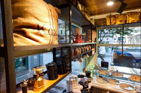 蛋糕店門面室內(nèi)展示架裝修效果圖片