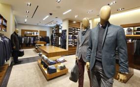 現(xiàn)代簡(jiǎn)約10平米服裝店男裝店面實(shí)景圖