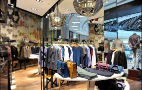 簡約美式裝修風(fēng)格服裝店貨架效果圖