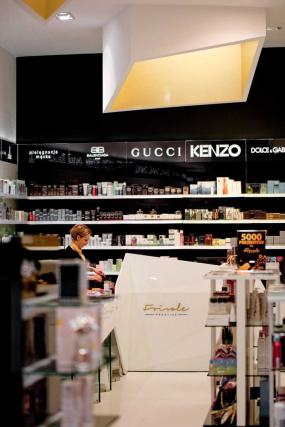 商場(chǎng)化妝品店內(nèi)裝修圖片欣賞