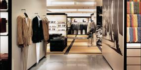 美式風(fēng)格室內(nèi)服裝店裝修貨架圖片