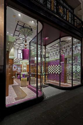 化妝品店最新室內(nèi)裝修設(shè)計圖片欣賞