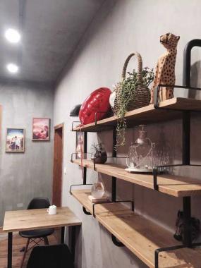 最新女服裝店窗戶裝修圖