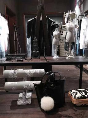 女服裝店穿衣鏡裝修效果圖