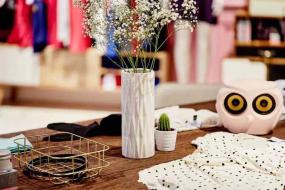 女服裝店室內(nèi)墻磚背景墻裝修效果圖片