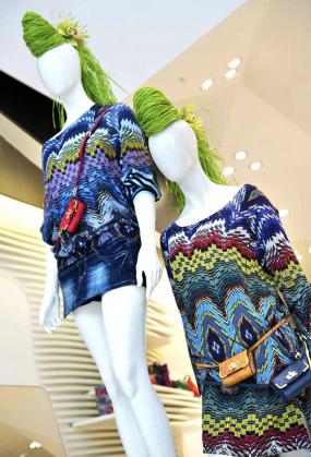 經(jīng)典女服裝店墻面裝飾裝修效果圖片