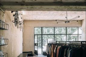 商場男服裝店貨架裝修效果圖
