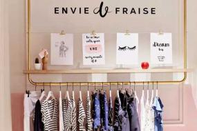 女服裝店室內(nèi)白色墻面裝修效果圖片