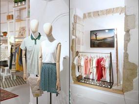 女服裝店室內(nèi)衣柜裝修效果圖片