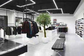 男服裝店展柜陳列裝修效果圖