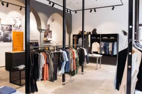 小型男士服裝店室內(nèi)裝修圖