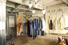 田園風(fēng)女裝服裝店衣架設(shè)計(jì)裝修圖片