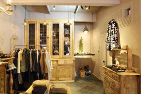 女裝服裝店貨柜效果圖