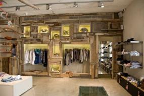 女裝服裝店吊頂設(shè)計(jì)效果圖欣賞
