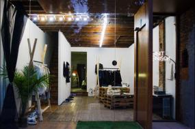田園風(fēng)格女裝服裝店設(shè)計(jì)裝修效果圖片