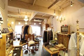 小型服裝店女裝服裝店裝修效果圖