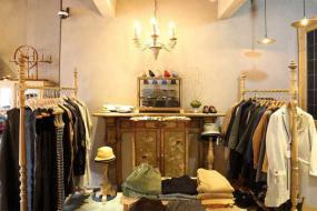 小型服裝店女裝服裝店裝修實景圖