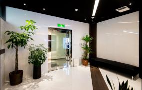 現(xiàn)代辦公室布置室內(nèi)吊頂設(shè)計(jì)裝修效果圖片