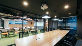現(xiàn)代化辦公室桌椅裝修效果圖片