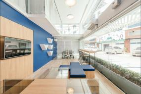 小型辦公室辦公桌椅裝修實景圖