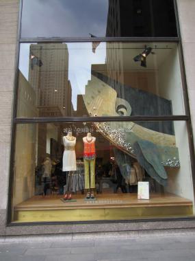 服裝店櫥窗裝修設(shè)計(jì)效果圖片
