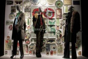 服裝店櫥窗設(shè)計(jì)裝飾效果圖片