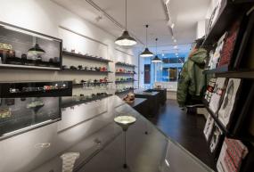 最新鞋帽店展柜裝修設(shè)計效果圖