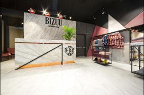 最新中型女裝店裝飾實(shí)景圖