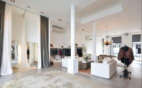 最新中型女裝店設(shè)計(jì)裝修圖片