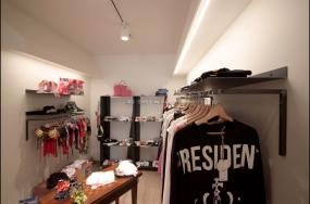 小型女裝店裝潢設計效果圖片