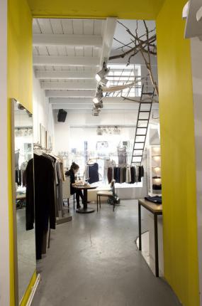 大型服裝店設(shè)計(jì)裝飾效果圖片