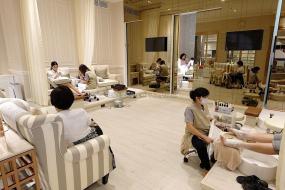 最新小型美甲店裝修設(shè)計圖片