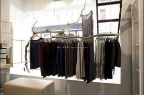 大型服裝店設(shè)計(jì)裝修效果圖