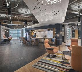 最新小型loft辦公室裝修圖片