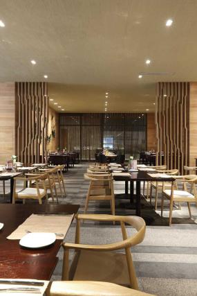 最新餐廳吊頂裝修圖片