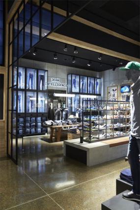 精品服裝店裝飾效果圖