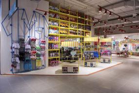 最新精品服裝店效果圖