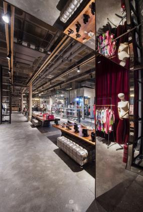 高端個性服裝店裝修圖片